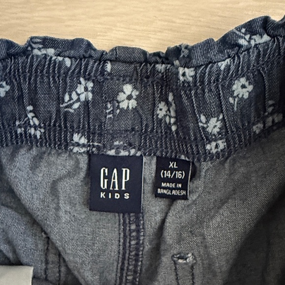3/$10 GAP Dark Blue Floral Kids Shorts - Picture 3 of 5